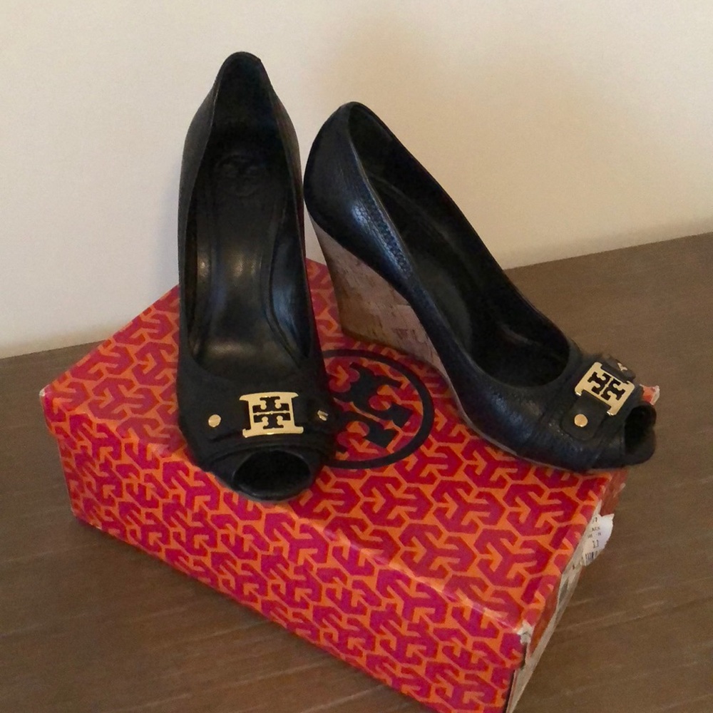 Tory Burch Carnell Peep Toe Wedges, size 8.5